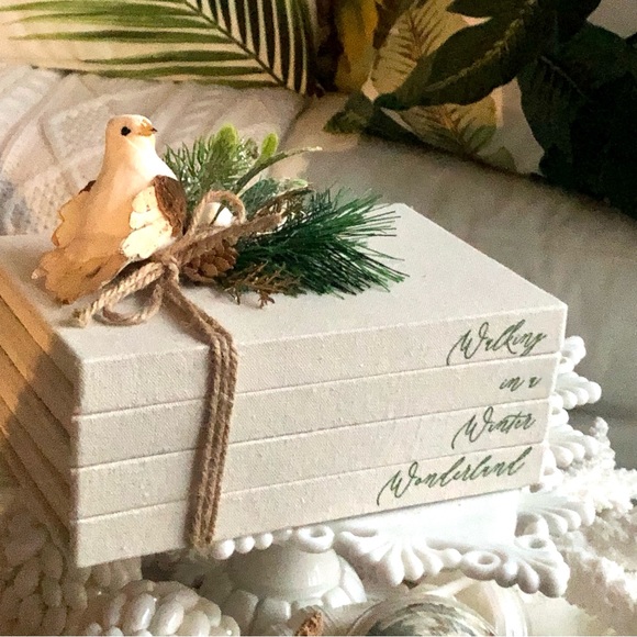 New! Christmas 🎄 Woodland Display Books Stack - Picture 4 of 8